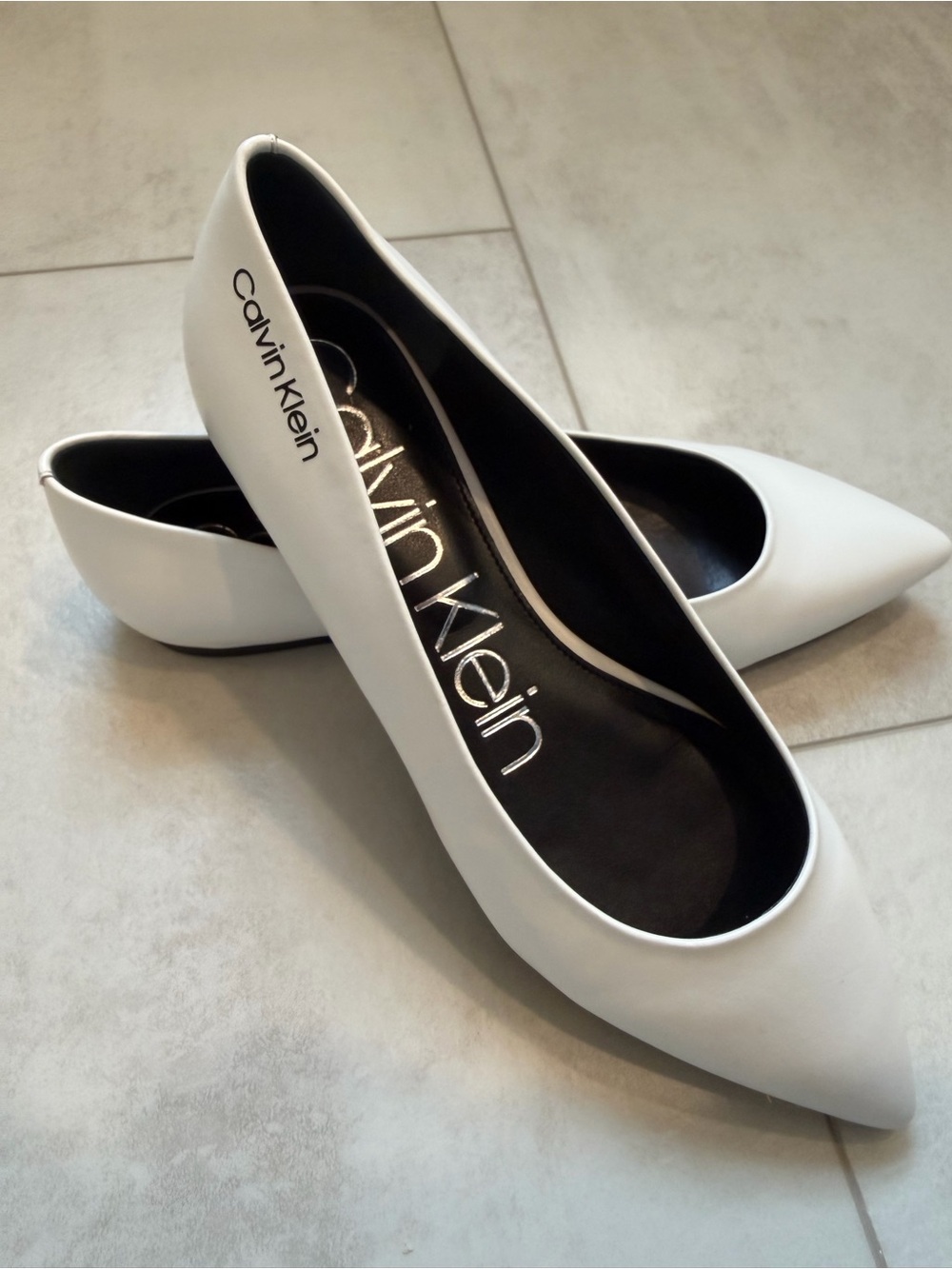 Calvin Klein Women's White Pointed Toe Flats Size 7 - Picture 3 of 7